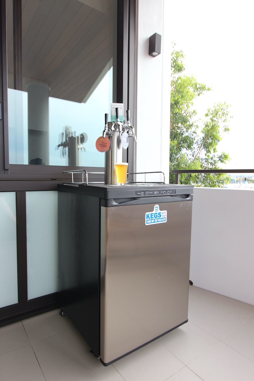 Off Tap Kegerator & Pizza Oven Bundle image 3